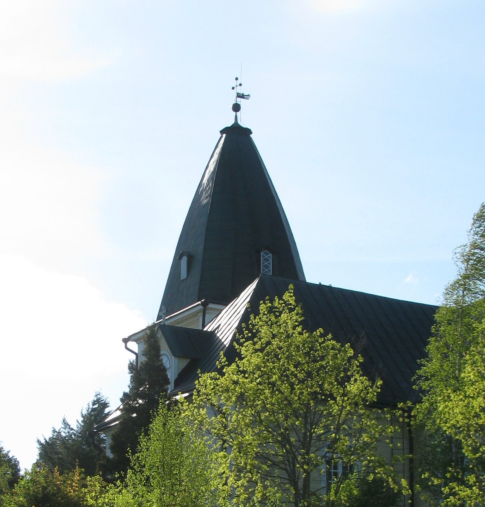Kuvassa Hämeenkyrön kirkko