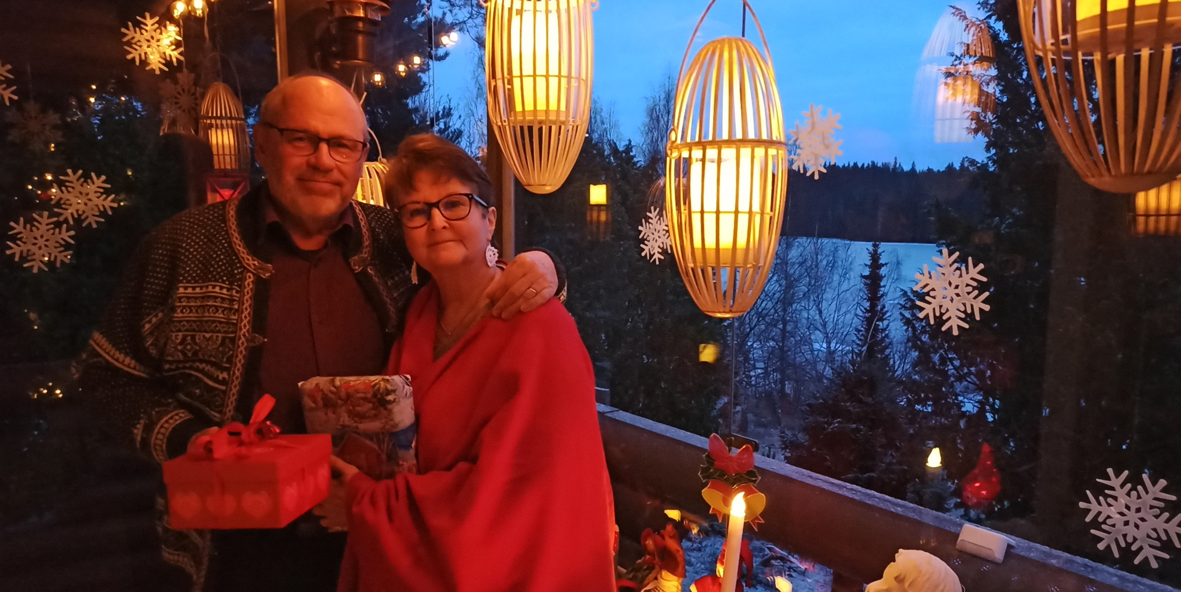 Anu-papilla on asiaa -somehartaus osa 24: Eijan ja Markun joulutalossa... Kuvassa Eija ja Markku joulutunnelmissa