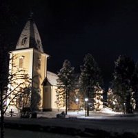 Avaa kuva isommaksi Kirkko pimeänä iltana