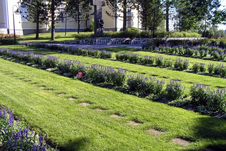 Hämeenkyrön kirkon hautausmaata